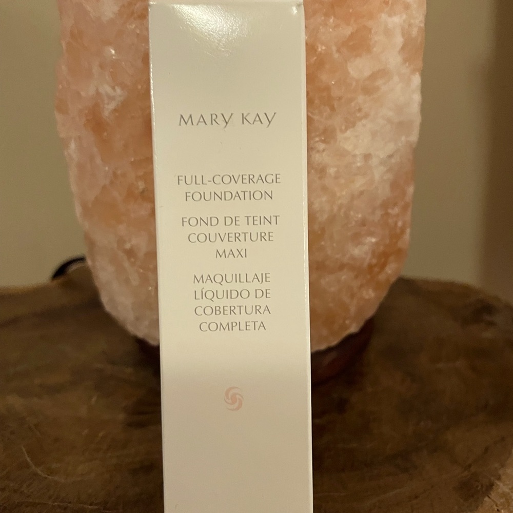 Mary Kay full coverage foundation. Shade: Ivory 100.
